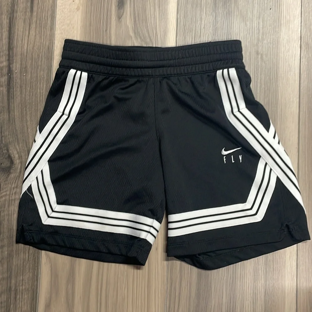 Nike Girls Crossover Dri-Fit Basketball Standard Fit Shorts, 2 pairs - Picture 2 of 12